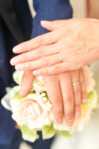 市政資料館でウェディングドレス前撮り　結婚指輪