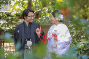 和装前撮り　ランのヘア飾りに白無垢と赤い糸寿　　photo by Nab