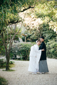 東山荘で白無垢前撮り　振り返ってピース