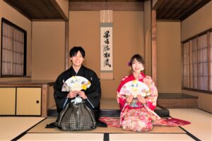 名古屋で人気の東山荘で格安前撮り和装ロケーションフォトウェディング撮影小物は扇子プロップス