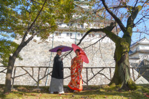 名古屋城でロケーションフォトウェディング　和傘　photo by Koe