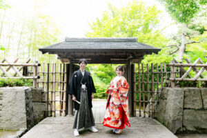 名古屋市中村公園桐蔭茶席で和装前撮り　門の前で