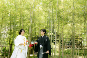 名古屋の中村公園桐蔭茶席でウェディングフォト　竹林で赤い糸寿