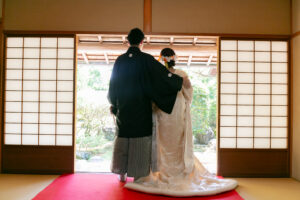 中村公園桐蔭茶席の和室で後ろ姿