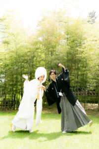 名古屋の中村公園桐蔭茶席でウェディングフォト　竹林の庭で楽しむ綿帽子の花嫁と花婿