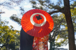 和装　色打掛で前撮り　和傘を使った後ろ姿　中村公園記念館　photo by Koe