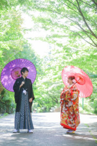 東山動植物園宗節庵で和装前撮りロケーション　和傘をさす
