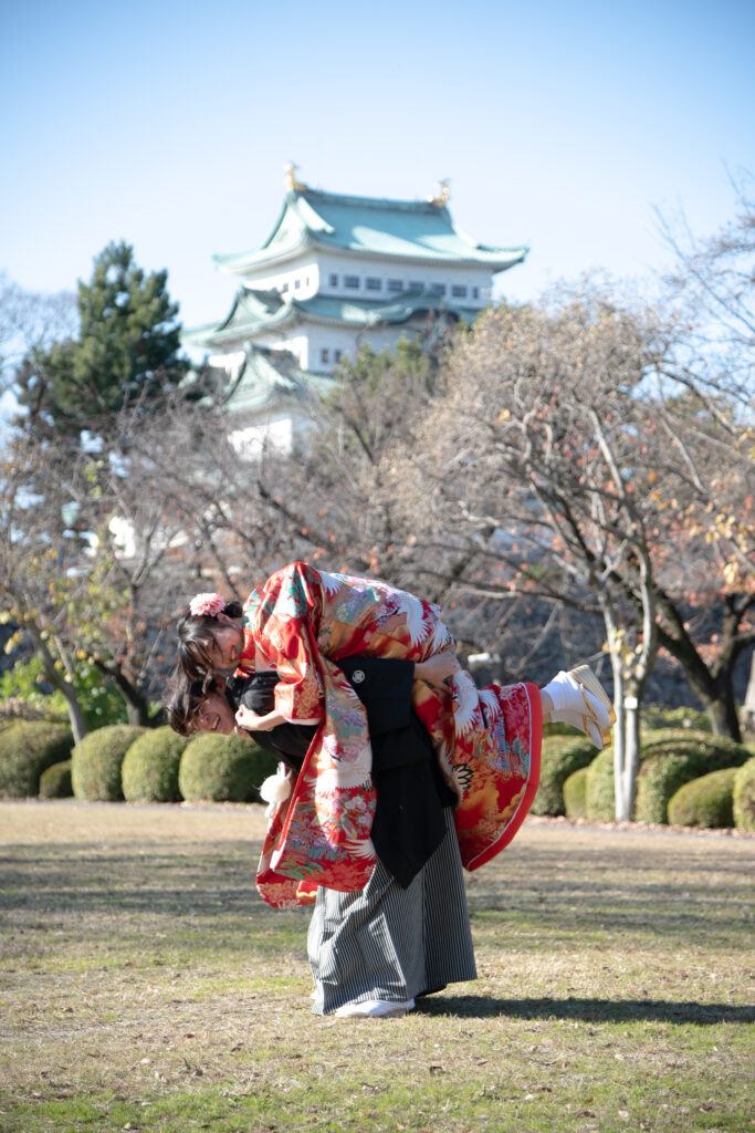 愛知の名古屋城でロケ撮影おんぶ