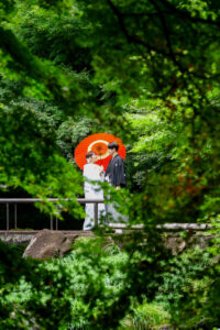 徳川園で和装ウェディングフォト 風景の中に溶け込む新郎新婦