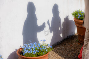 リトルワールドで洋装ロケーション前撮り　シルエット　犬山市でウェディングフォト