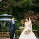 フラリエで前撮りウェディングフォト・新郎がエスコート