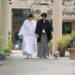 久屋大通庭園フラリエで和装フォトウェディング ペットと一緒に歩く新郎新婦 愛犬と前撮り 久屋大通庭園フラリエで和装フォトウェディング ペットと一緒に歩く新郎新婦 愛犬と前撮り