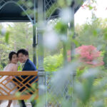 久屋大通庭園フラリエで洋装ドレス前撮り・ベンチに座って振り返り